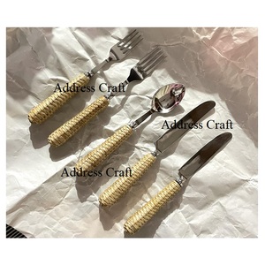 Ensemble de couverts décoratifs avec manche en résine Cuillère à dessert pour décoration de mariage Fourchette et couteau Couverts d'hôtel Argenterie Vaisselle moderne - Product Image 4