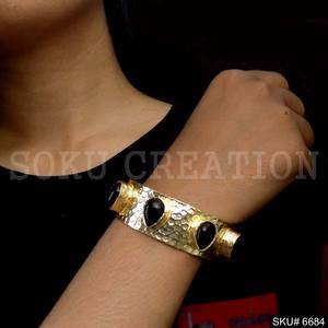 การออกแบบที่ไม่ซ้ํากันอินเทรนด์ชุบทองออกแบบแฮนด์เมดนิลสีดําพลอยข้อมือและกําไล SKU6684 - Product Image 2