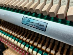 Piano droit KAWAI KS1 noir, modèle d'occasion du Japon, économique pour la performance à domicile, qualité export, aigus clairs - Product Image 4