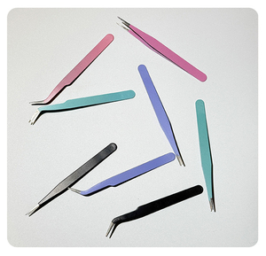 Comelylash Black Teddy Baby Volume Fiber Tip Pince à épiler Extension Pince à épiler Logo personnalisé Pointu Offre également une pointe sans fibre (PAS DE BOÎTE - Product Image 2