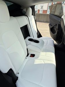 Voiture d'occasion super propre, <span class=keywords><strong>Tesla</strong></span> Model <span class=keywords><strong>Y</strong></span> <span class=keywords><strong>Performance</strong></span> <span class=keywords><strong>2023</strong></span>, prête à être expédiée - Product Image 4