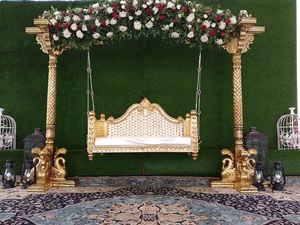 Elegante Columpio Garba para Escenario Nocturno, Ideal para Bodas, Columpio Vibrante Mehndi Jhoola, Decoración de Escenario Nika, Eventos en Irlanda - Product Image 3