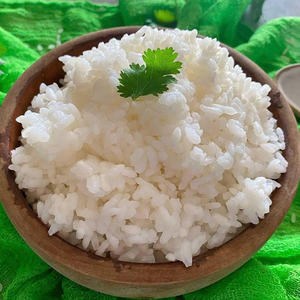 ข้าวเมล็ดพืชเมล็ดแข็งขนาดกลางแห้ง25กก. ข้าวเวียดนามราคาถูกมาก [ติดต่อแซนดร้า] - Product Image 1