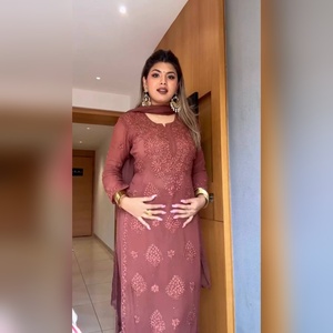 Conjunto Premium de 3 Piezas de Kurti, Sharara y Dupatta de Georgette Sintética Pesada con Bordado a Mano, al por Mayor y a Precio Económico - Product Image 4