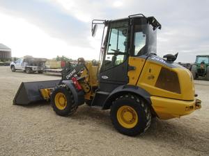 2023 Kubota 244L moteur chargeur sur pneus avant Eaton cylindre hydraulique 500kg capacité de seau 2ton capacité de charge 1 an de garantie - Product Image 5