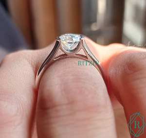 Anillo de compromiso de moissanita, Diamante de corte redondo, 1,00 CT - Product Image 4