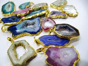 Ensemble 2 pièces de qualité AAA mélange de couleurs forme libre Druzy Geode Agate tranche pendentif plaqué or 24K pour la fabrication de bijoux - Product Image 3