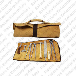 Matériel de qualité supérieure Kit de sabots de maréchal-ferrant Outils Instruments vétérinaires entièrement personnalisés Kit d'outils de toilettage des pieds de cheval - Product Image 5