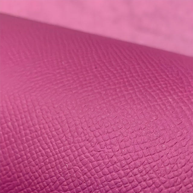 สีม่วงแดง