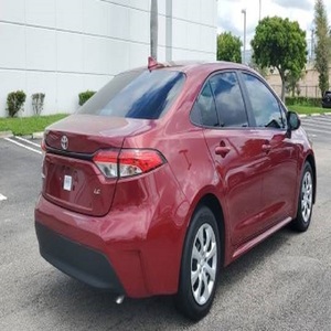 Toyota Corolla LE berline automatique 2023 avec toit ouvrant panoramique en cuir - Product Image 2