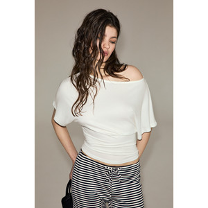 Blusa de Mujer ETHIQUET CALESTIA, Ajustada a la Cintura, Asimétrica, de Tela Suave y Elástica, con Hombros Descubiertos y Detalle de Fruncido - Product Image 2