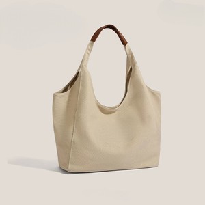 Sac fourre-tout en polyester imperméable de style nouveau avec fermeture à glissière, design léger et tendance pour un usage quotidien, fabriqué au Vietnam - Product Image 2