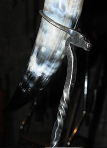 Nouveau style de navire Viking sculpté Viking corne à boire fabriquée à la main corne à boire bière hydromel corne à découper pour la fête de noël - Product Image 5