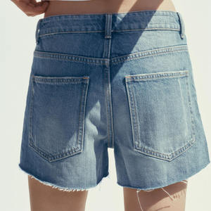 Pantalones cortos de mezclilla de diseño personalizado para mujer, estilo recto a la moda, botón orientado a la exportación, informal, diseño lavado, pantalón, cintura, dobladillo crudo - Product Image 2