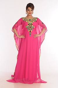 Caftans islamiques brodés en georgette rose - Product Image 4