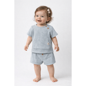 Conjunto de Dos Piezas Azul para Bebé Unisex con Pantalones Cortos con Bolsillo Canguro, Algodón Elástico Transpirable, Estilo Casual, 6-24 Meses, Hecho en Turquía - Product Image 3