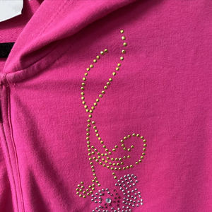 เสื้อฮู้ดดี้ผ้าเฟรนช์เทอร์รี่เนื้อหนัก 400 กรัม พิมพ์ลายกราฟิก ตกแต่งโลโก้ด้วยคริสตัลเต็มตัว พร้อมลายพิมพ์เพชรทั่วตัว - Product Image 3