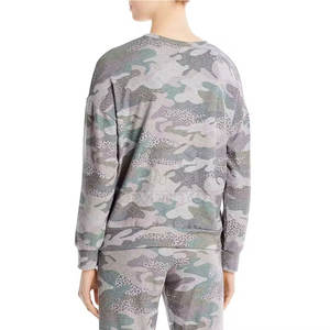 Survêtements camouflage sur mesure pour femmes, tissu doux, coupe décontractée, parfaits pour un style décontracté et streetwear. - Product Image 3