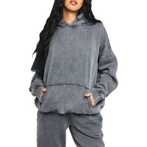 เสื้อฮู้ดผู้หญิงแบบสวมหัวผ้าฟลีซคุณภาพสูง พิมพ์โลโก้ตามสั่ง เป็นมิตรต่อสิ่งแวดล้อม สไตล์สตรีทแวร์ ล้างสีแบบแอซิดวอช สำหรับฤดูใบไม้ร่วงและฤดูหนาว น้ำหนัก 360 กรัม ขายส่ง - Product Image 1