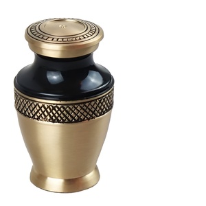 Urnes funéraires élégantes en laiton pour souvenirs, fournisseur en gros d'urnes funéraires en laiton à bas prix, fabriquées en Inde - Product Image 3