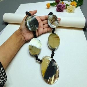 Haute qualité Vintage Style corne de buffle pendentif collier fait à la main résine bois métal os boucle d'oreille haute chaînes élégantes - Product Image 6