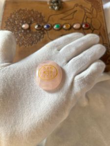 Vente en gros de cristaux de guérison naturels en quartz rose sculptés à la main, symbole de zibu, pierres polies, cadeaux spirituels Feng Shui pour l'amour - Product Image 3
