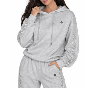 Ensemble de survêtement gris pour femme avec détails de manches en strass, coupe décontractée, molleton décontracté, vêtements de détente, fabrication - Product Image 3