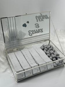 Recuerdos de Chocolate Personalizados para Boda con Caja de Acrílico y Etiquetas Plateadas para Invitados - Product Image 4