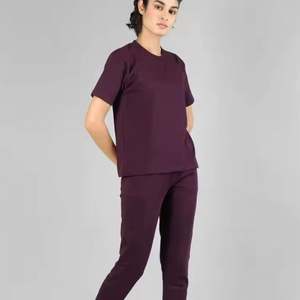 Ensemble deux pièces personnalisé pour femmes fabricant OEM crop top et pantalon vêtements de détente vente en gros - Product Image 1