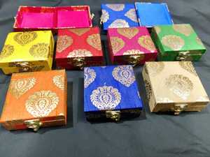 กล่องเงิน FAVOUR BOX ที่สวยงามเย็บปักถักร้อยทองทำด้วยมือ - Product Image 3