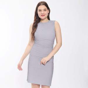 ชุดเดรสเข้ารูปแขนกุดเข้ารูปสำหรับผู้หญิงชุดกระโปรงยาวคลุมเข่ายืดลำลอง - Product Image 4