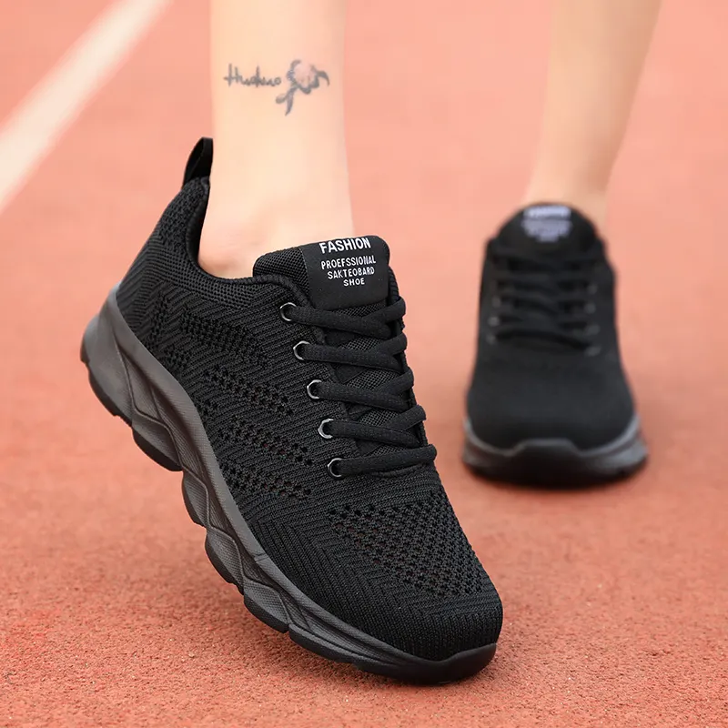 Scarpe da corsa sportive in maglia ultraleggera da donna leggere comode per tutte le stagioni per i corridori primavera estate inverno