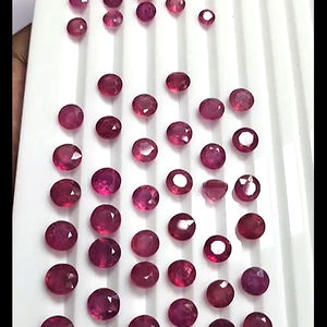 Lot de 69 pièces de rubis rempli de verre de Bangkok 6-9mm facettes rondes 130 cts ventes Iroc rubis coupe pierre précieuse en vrac pour la fabrication de bijoux - Product Image 3