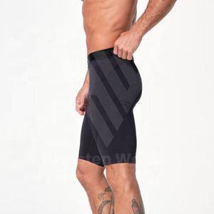 Active Wear Sporty Short de compression solide et écologique à taille élastique avec logo personnalisé pour hommes - Product Image 5
