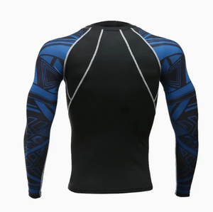 เสื้อแรชการ์ดแขนสั้นผ้าวอร์สต์พิมพ์ลายตัวอักษรสำหรับผู้ชาย ป้องกันรังสียูวี UPF 50+ แห้งเร็ว กระชับกล้ามเนื้อ เหมาะสำหรับเล่นเซิร์ฟ ว่ายน้ำ และออกกำลังกาย - Product Image 4