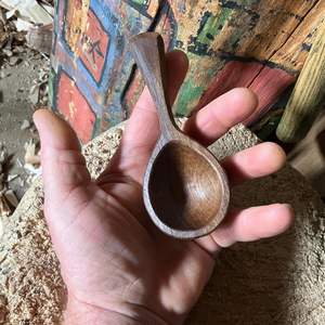 Cuillère à café en bois artisanale durable offrant des mesures constantes, compagnon idéal pour les baristas et les cuisines domestiques - Product Image 1