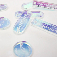 Étiquettes holographiques irisées faites à la main Logo ou texte gravé de disque arc-en-ciel clair pour sacs de pochettes en tricot