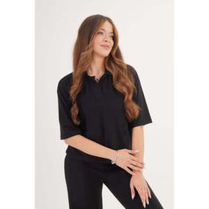 Blusa de Manga Corta con Cuello Camisero Negra para Mujer Lustrin, Diseño Moderno con Adornos para Uso Diario y Profesional - Product Image 2
