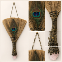 Brosse décorative murale en plumes de paon avec accent en cristal, manche en métal antique, décoration bohème sorcière pour la maison, cadeau