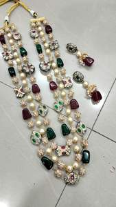 ชุดสร้อยคอพร้อมต่างหูดีไซน์หรูหรา คุณภาพพรีเมียม ประดับด้วยลูกปัด 3 ชั้น สไตล์โมเดิร์น เหมาะสำหรับงานแต่งงานและงานเลี้ยง - Product Image 2