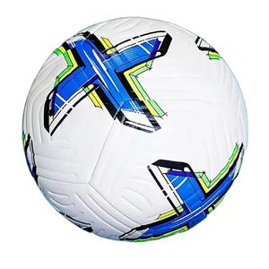 Balón de Fútbol de Cuero PU Ligero y Duradero de Tamaño Personalizado, Material de PVC con Retención de Aire Media, Estilo con Logotipo, para Exteriores - Product Image 1