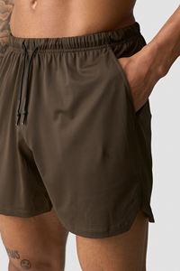 Short d'entraînement marron pour homme avec tissu respirant extensible à 4 voies évacuant l'humidité et poches zippées pour la course à pied et le sport - Product Image 3