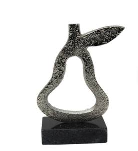 Sculpture artisanale en aluminium et marbre en noir et argent, décoration de table et de maison avec base, motif poire - Product Image 1