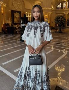 Abito Midi Elegante Plissettato in Cotone Traspirante, Prodotto in Turchia, con Collo Quadrato e Senza Maniche, Vestibilità Aderente, Vita Naturale, Ideale per l'Ufficio - Vendita all'Ingrosso - Product Image 1