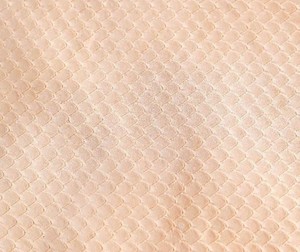 Escamas de pescado de gran calidad en relieve de cuero de vaca genuino de grano superior para sofá, bolsos, carteras, zapatos, etc. - Product Image 3