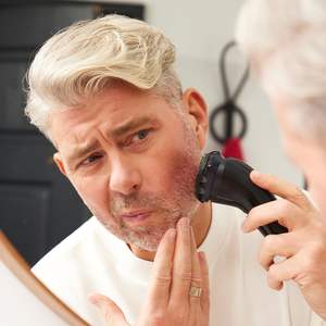 Afeitadora Eléctrica 3 en 1 para Hombre con Cuchillas Dobles y Cabezal Flexible, Recargable de Larga Duración con Protector de Barba para Afeitado Facial - Product Image 6