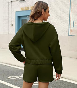 Vente en gros Ensemble court à capuche pour femme personnalisé Survêtement 2 pièces Tenue de mode décontractée - Product Image 3