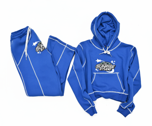 Ensemble survêtement personnalisé 2 pièces avec logo brodé pour femmes, haut court à manches longues, 100% coton molletonné 450 g/m², confortable et à séchage rapide - Product Image 1