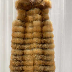 Gilet en fourrure de renard pour femmes, vêtement d'extérieur sans manches de luxe avec une sensation de chaleur confortable pour les looks d'hiver modernes - Product Image 6