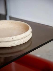 Cuenco decorativo de travertino con diseño de doble borde que ofrece textura natural, estilo moderno y calidad artesanal duradera. - Product Image 5